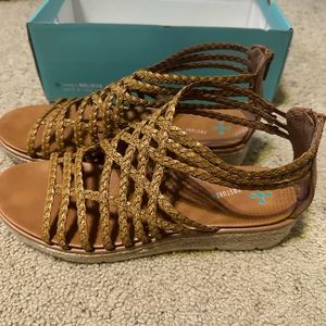Baretraps sandals, caramel color.
